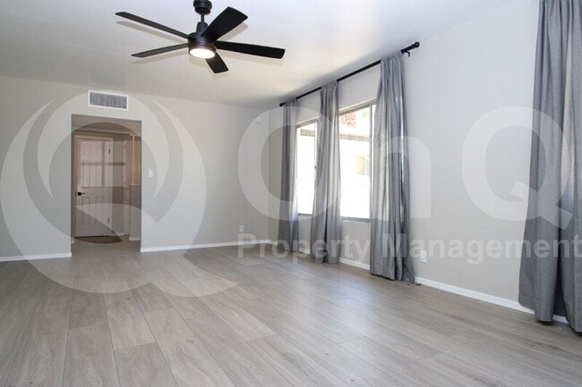 Building Photo - 3137 N 33rd Pl
