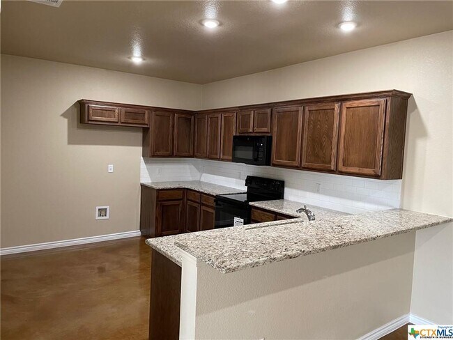 Building Photo - 1604 Tejas Trail