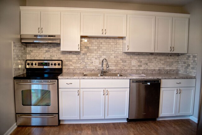 Building Photo - 401 Simonson St
