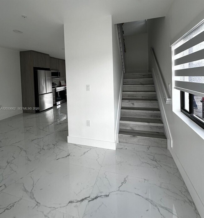 Foto del edificio - 19229 NW 37th Ave