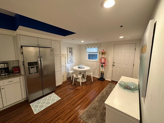 Building Photo - 5621 Gulf of Mexico Dr