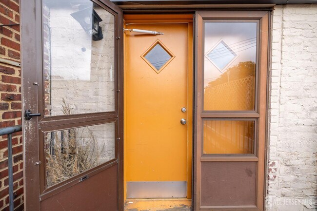 Building Photo - 353 Springfield Ave