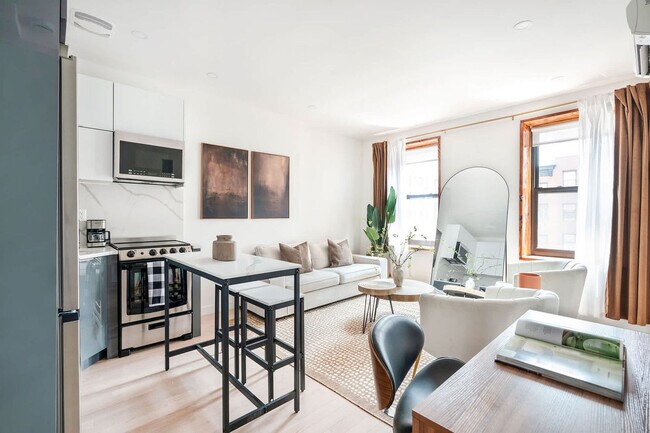 Foto del edificio - 319 E 14th St