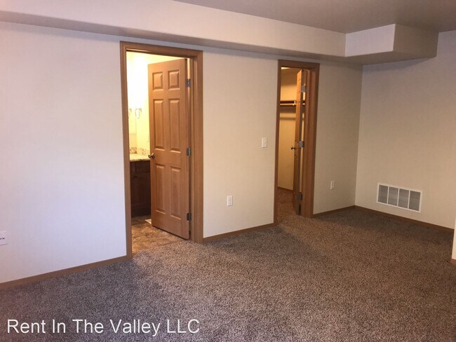 Building Photo - 5635 S Irwin Dr