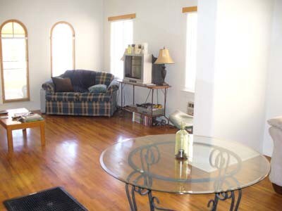 Foto principal - 1120 S Cloverdale Ave