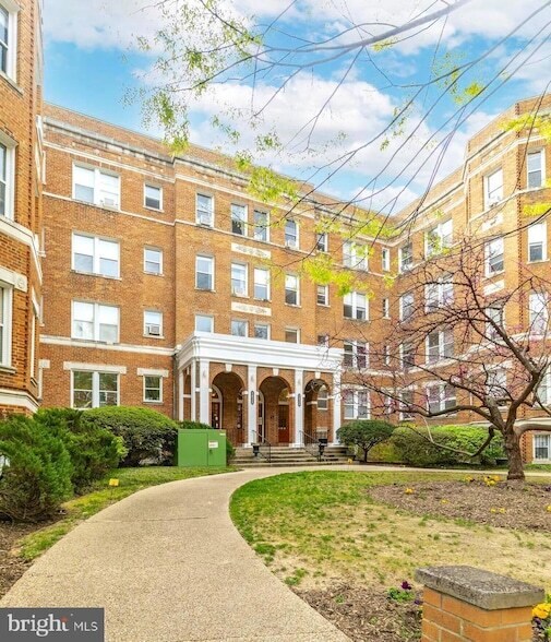 Photo - 1820 Clydesdale Pl NW Apartment