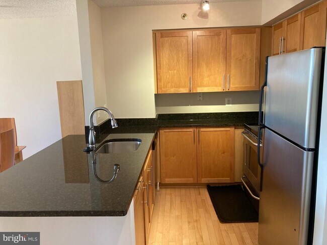 Foto del edificio - 7500 Woodmont Ave