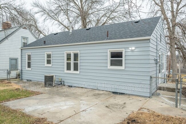 Building Photo - 732 4th St