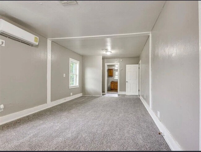 Foto del edificio - Charming Three Bedroom Home Located in OKC