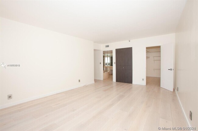 Foto del edificio - 19667 Turnberry Way