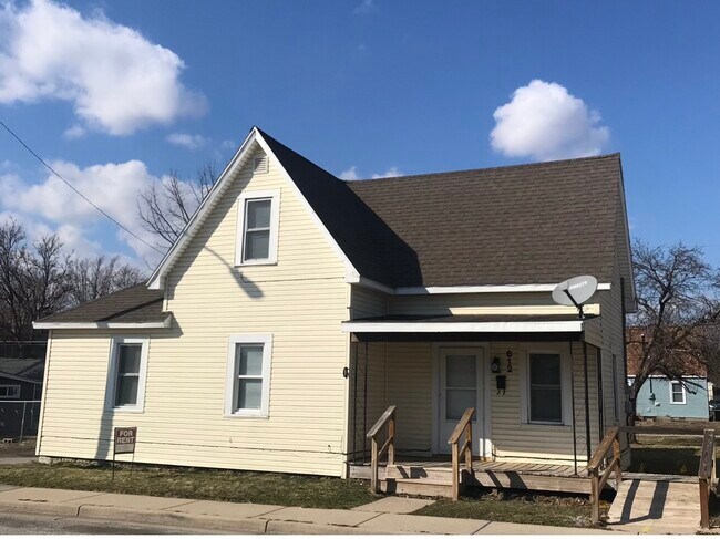 Building Photo - 612 W Jackson St