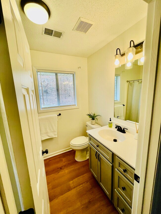 Baño principal - 125 Dean Archer Rd