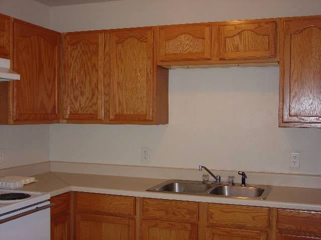  - 1434 W 16th St