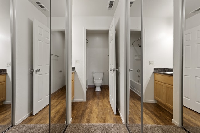7A3A2384.jpg - Valley Oak Apartments