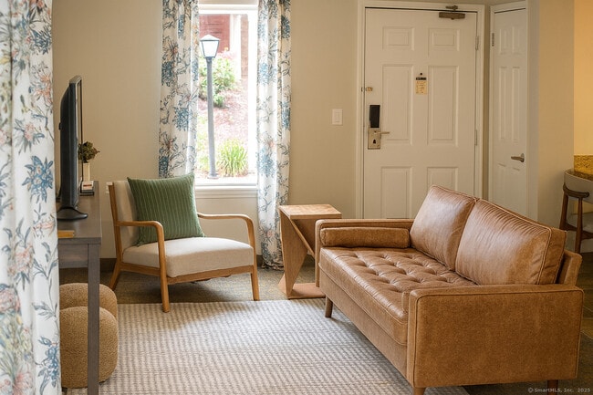 Building Photo - 1001 Bridgeport Ave