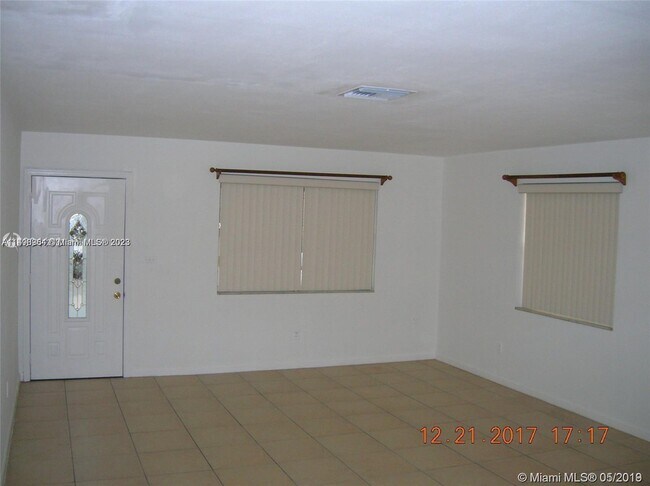 Foto del edificio - 3689 NW 14th St