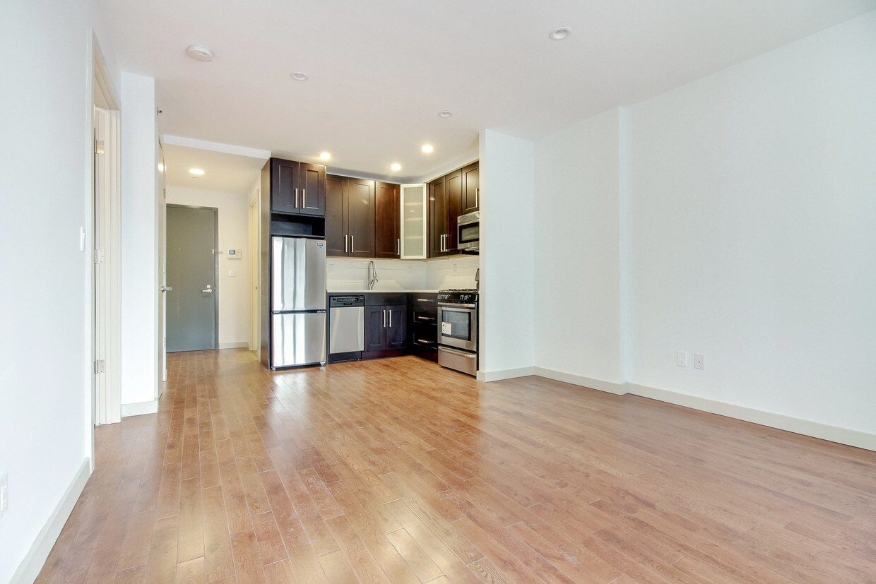Foto principal - 57 Graham Ave