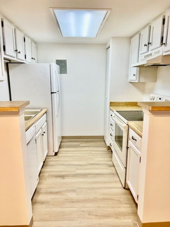 Building Photo - Updated 1BD/1BA Condo in DTC – Available Now!