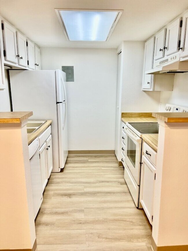 Foto del edificio - Updated 1BD/1BA Condo in DTC – Available Now!