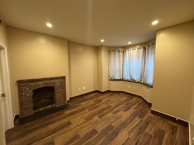 Bed 1 - 817 6th St NW