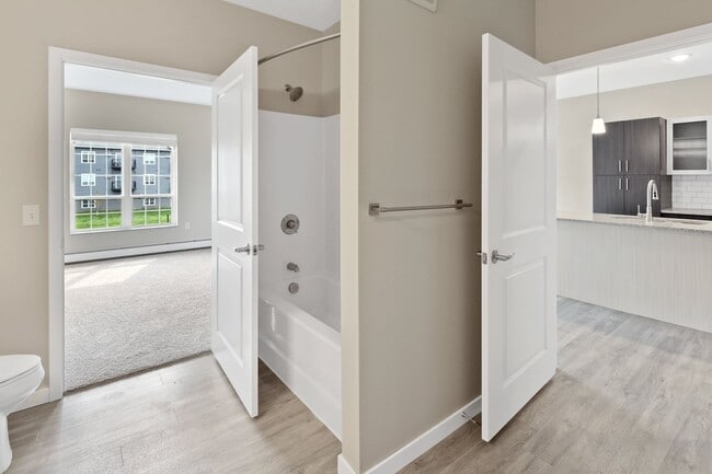 Interior Photo - Encore on the Park