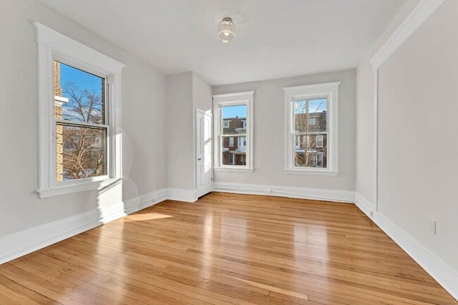 Building Photo - 300 E 30th St