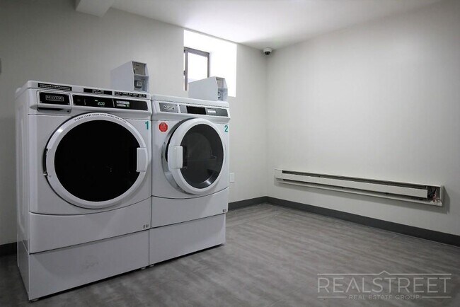 Foto del edificio - Brand New 1 Bed w Full Kitchen Amenities in Prime Crown Heights