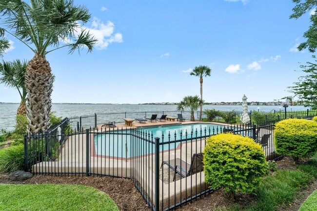 Foto del edificio - 309 Lakeside Ln