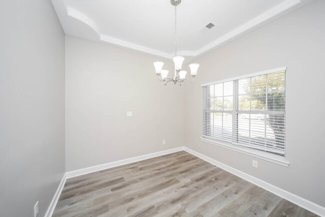 Building Photo - 5985 Eagle Ln