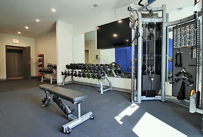 Foto del edificio - 835 N Milwaukee Ave