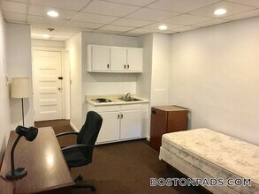 Building Photo - 854 Beacon St