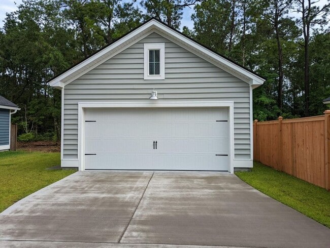 Building Photo - Beautiful 4 Bedroom Home Located on John's...