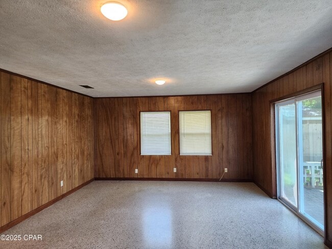 Building Photo - 16236 E Lullwater Dr