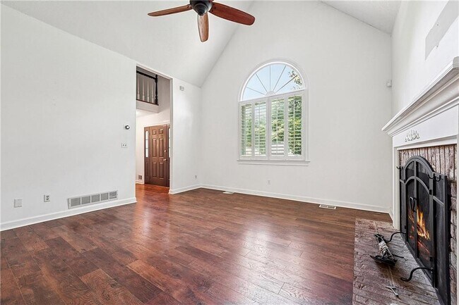 Building Photo - 5600 Surrey Ct