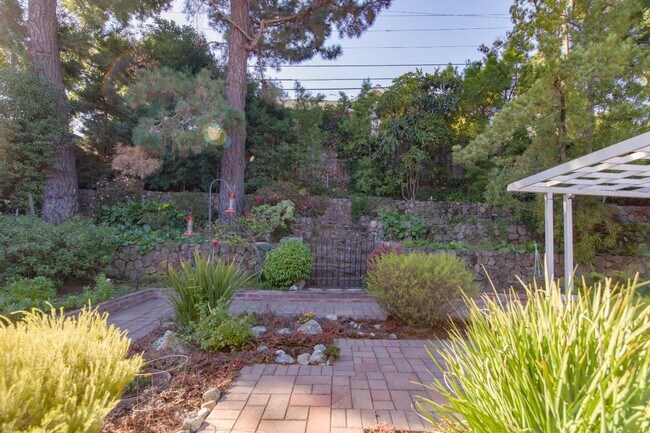 Foto del edificio - 908 Glennan Dr