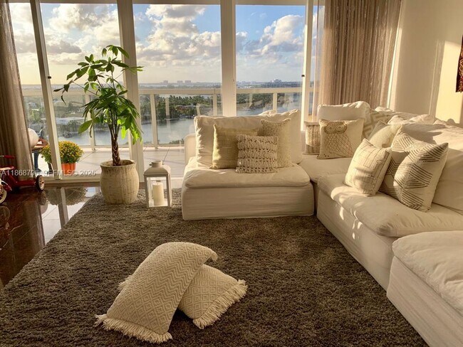 Foto del edificio - 6301 Collins Ave