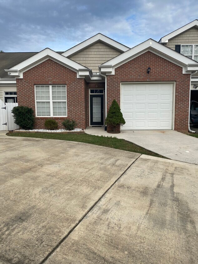 6803 Bayou Ct, Hixson, TN 37343 Townhouse for Rent in Hixson, TN