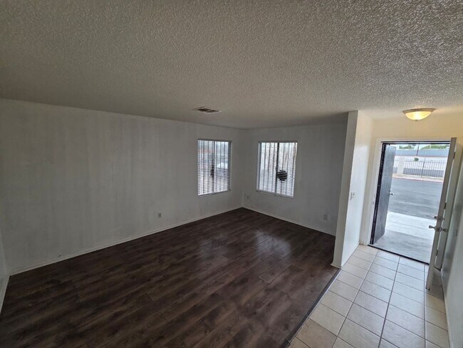 Foto del edificio - Spacious 2-Bedroom Apartment Near Downtown...