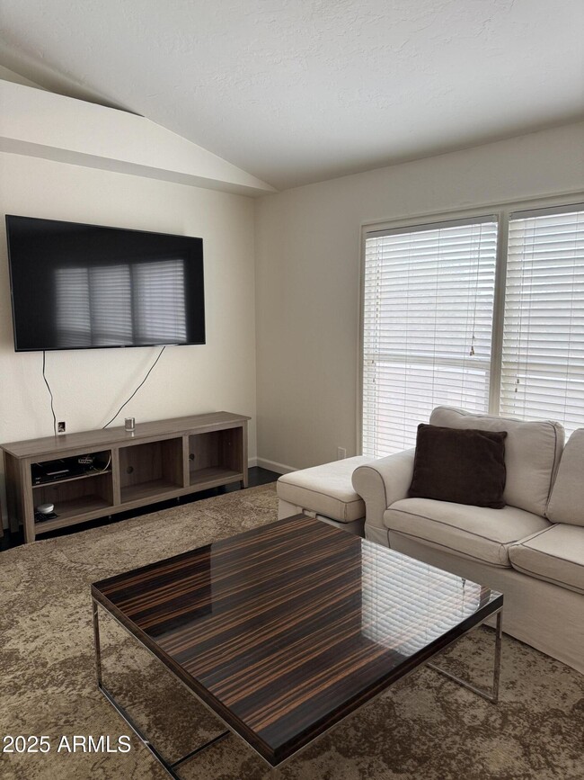 Foto del edificio - 7920 E Arlington Rd