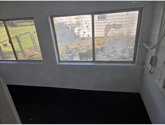 Foto del edificio - 1129 E Maple St