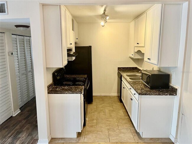 Foto del edificio - 6519 W Newberry Rd