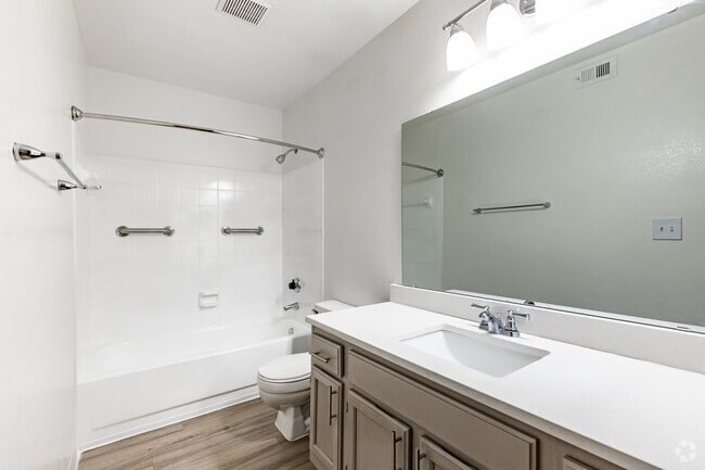 1 BR, 1 BR - 740 SF - Vista Verde