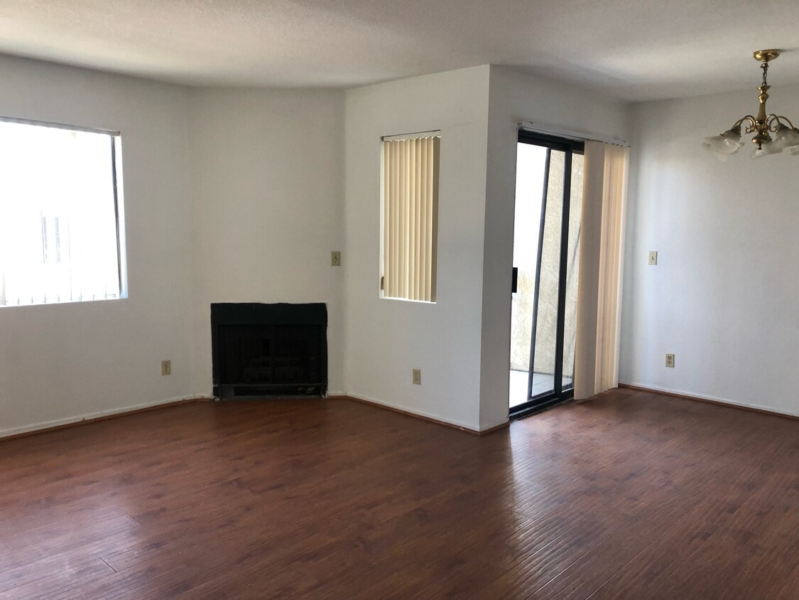 unit 212 - 132 S Adams St