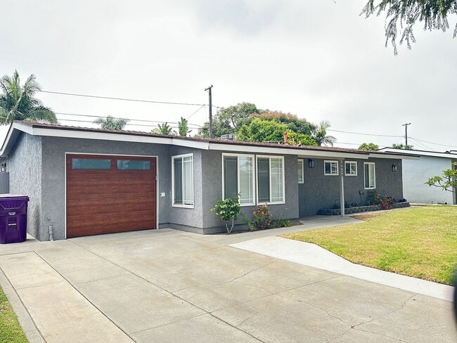 Building Photo - Spacious 3 Bed 3 Bathoom in Long Beach