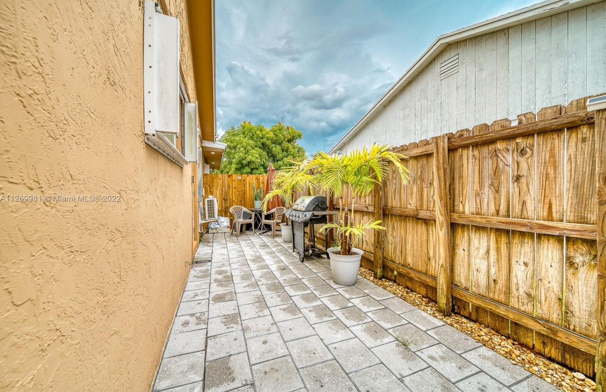 Primary Photo - 14911 SW 71st St
