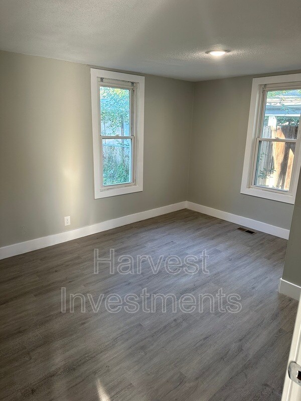 Building Photo - 1515 S Palisade St