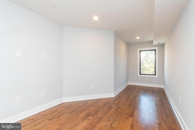 Building Photo - 812 N Uber St