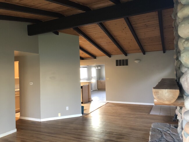 Foto del edificio - 6344 SW Douglas Dr