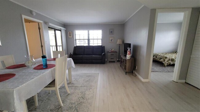 Foto del edificio - 19505 Quesada Ave