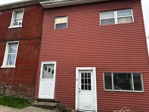 Building Photo - 138 Main St